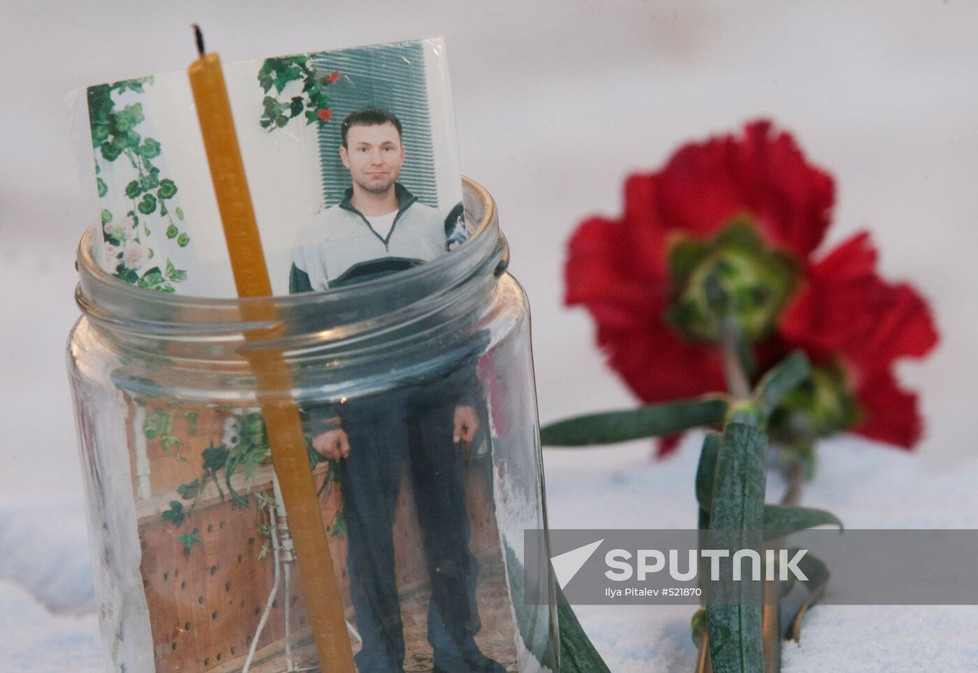 Perm residents mourn nightclub blaze victims