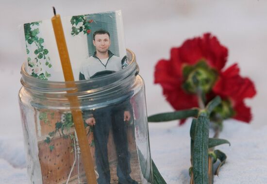 Perm residents mourn nightclub blaze victims