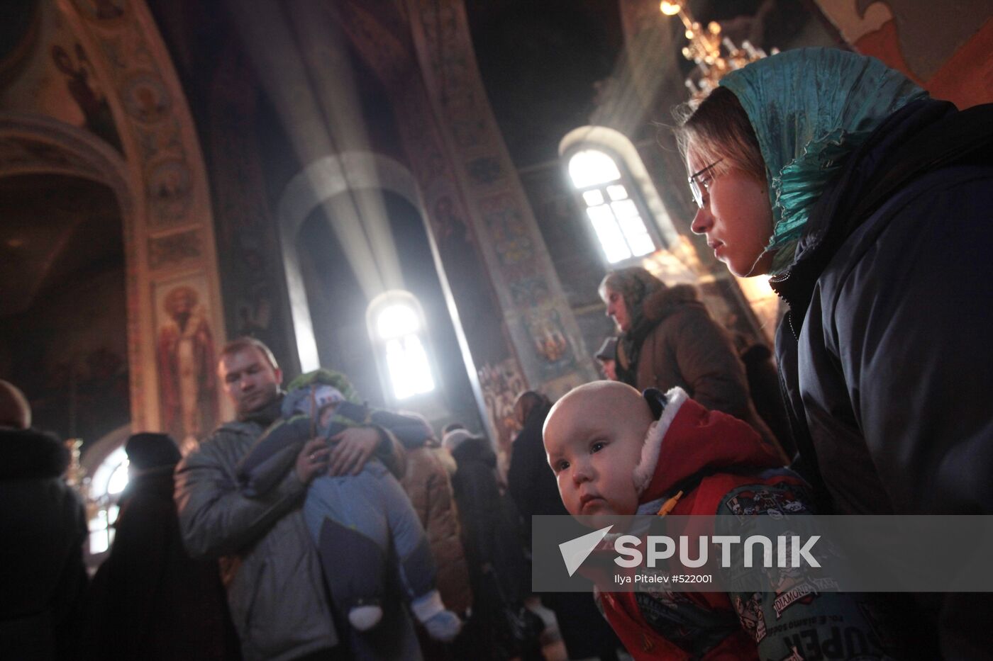 Memorial service for Perm nightclub blaze victims