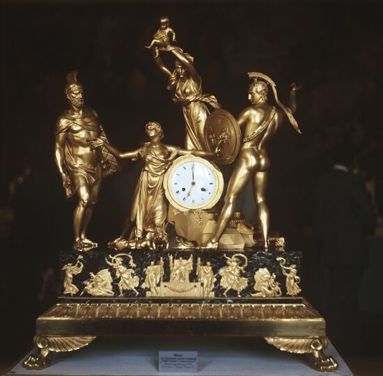 Mantel clock "Battle of Romans with Sabines"