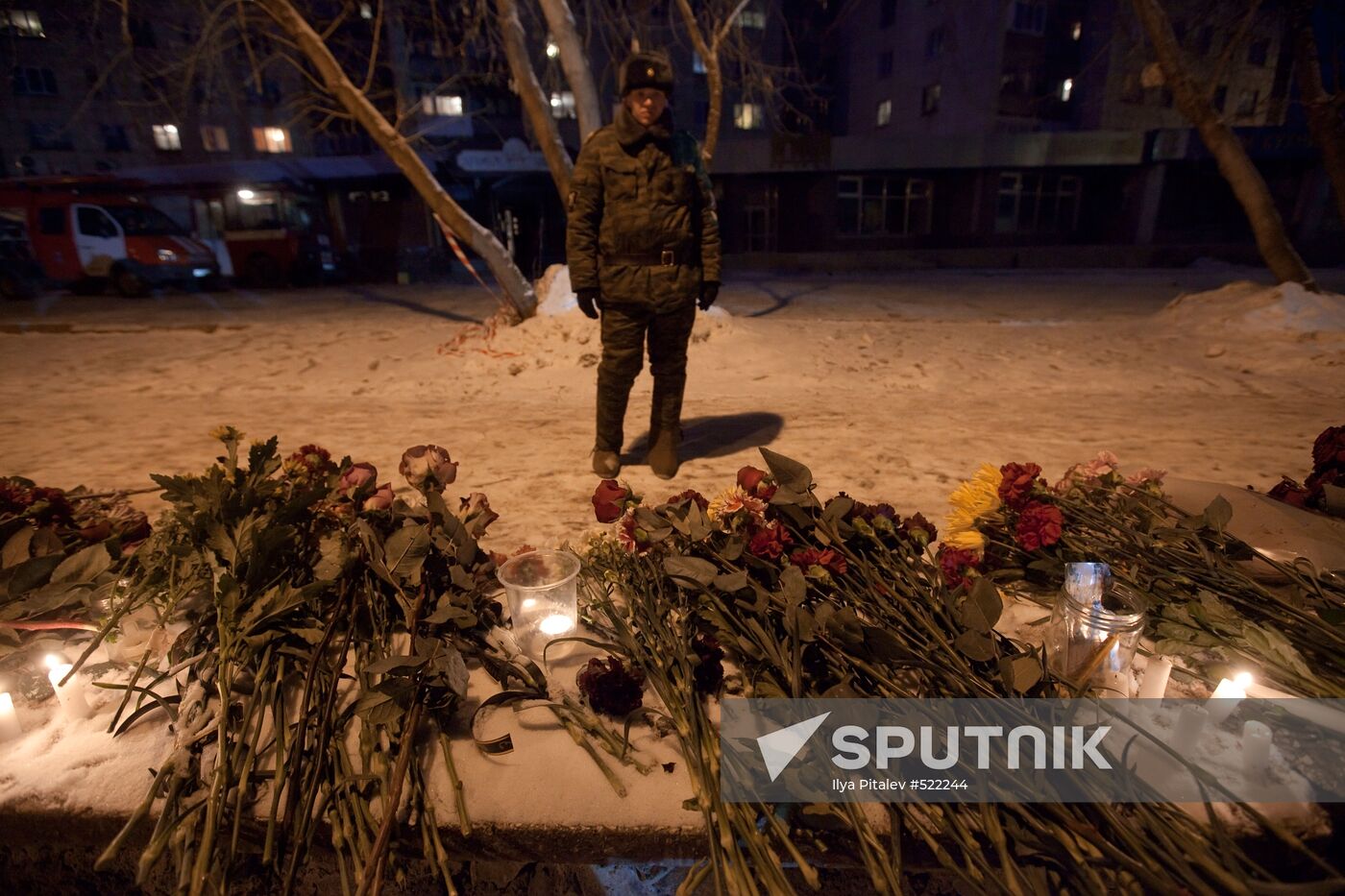 Perm residents mourn nightclub blaze victims