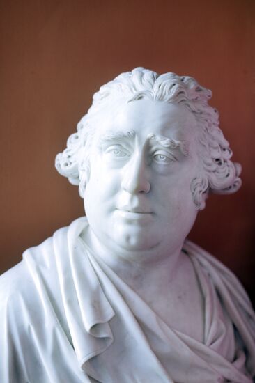 "Diplomat Charles James Fox" sculpture
