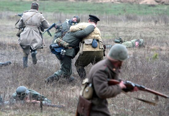 Reenacting December 1943 battle