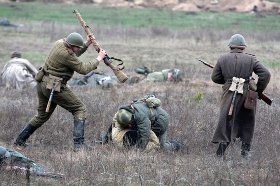 Reenacting December 1943 battle
