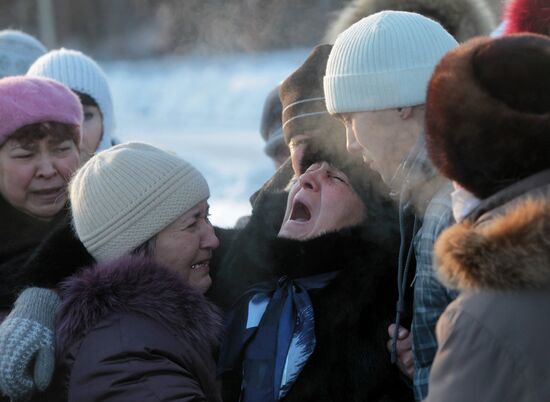 Perm residents mourn night club blaze victims
