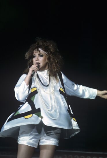 Alla Pugacheva