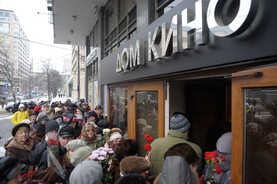 Paying last respects to actor Vyacheslav Tikhonov