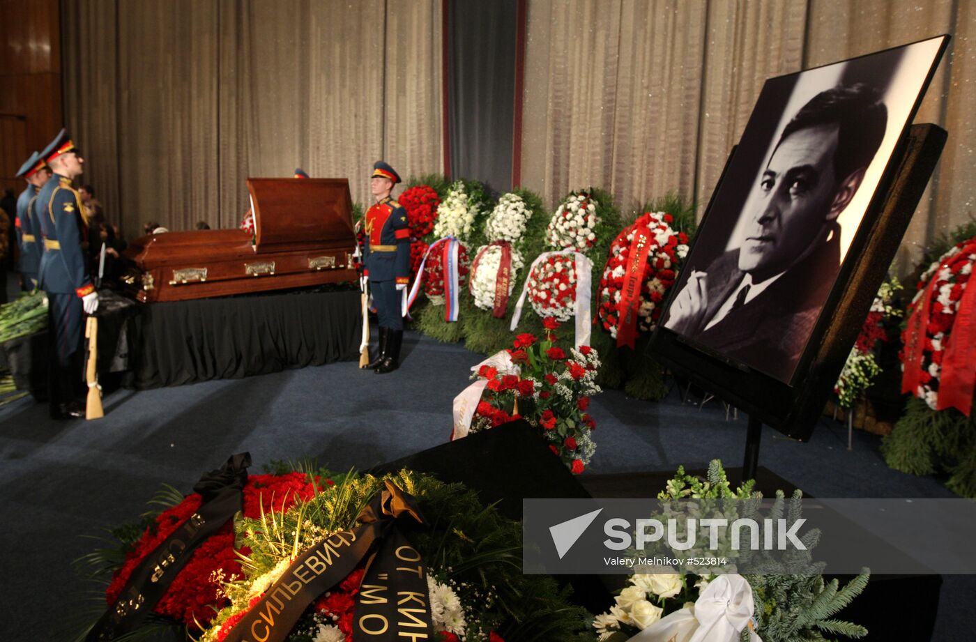Paying last respects to actor Vyacheslav Tikhonov