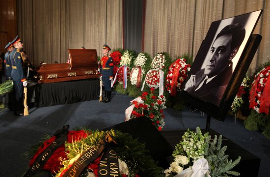 Paying last respects to actor Vyacheslav Tikhonov