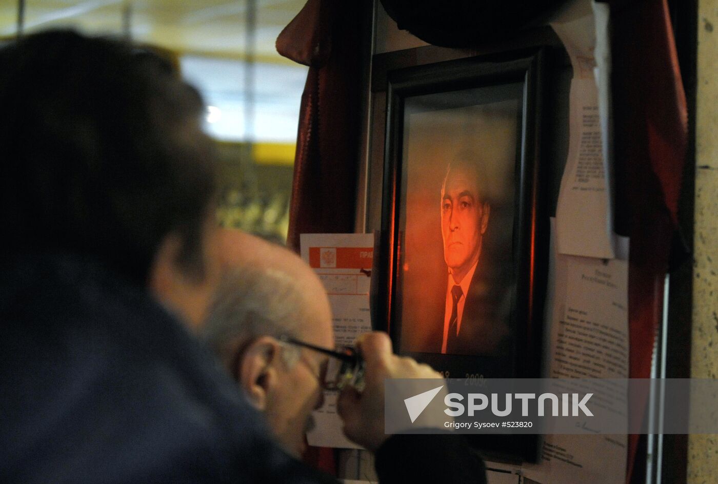 Paying last respects to actor Vyacheslav Tikhonov