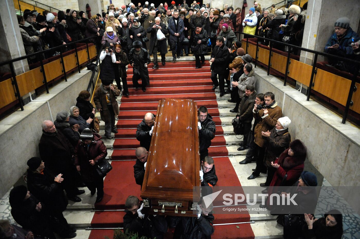 Paying last respects to actor Vyacheslav Tikhonov