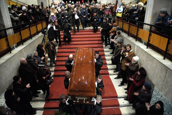 Paying last respects to actor Vyacheslav Tikhonov