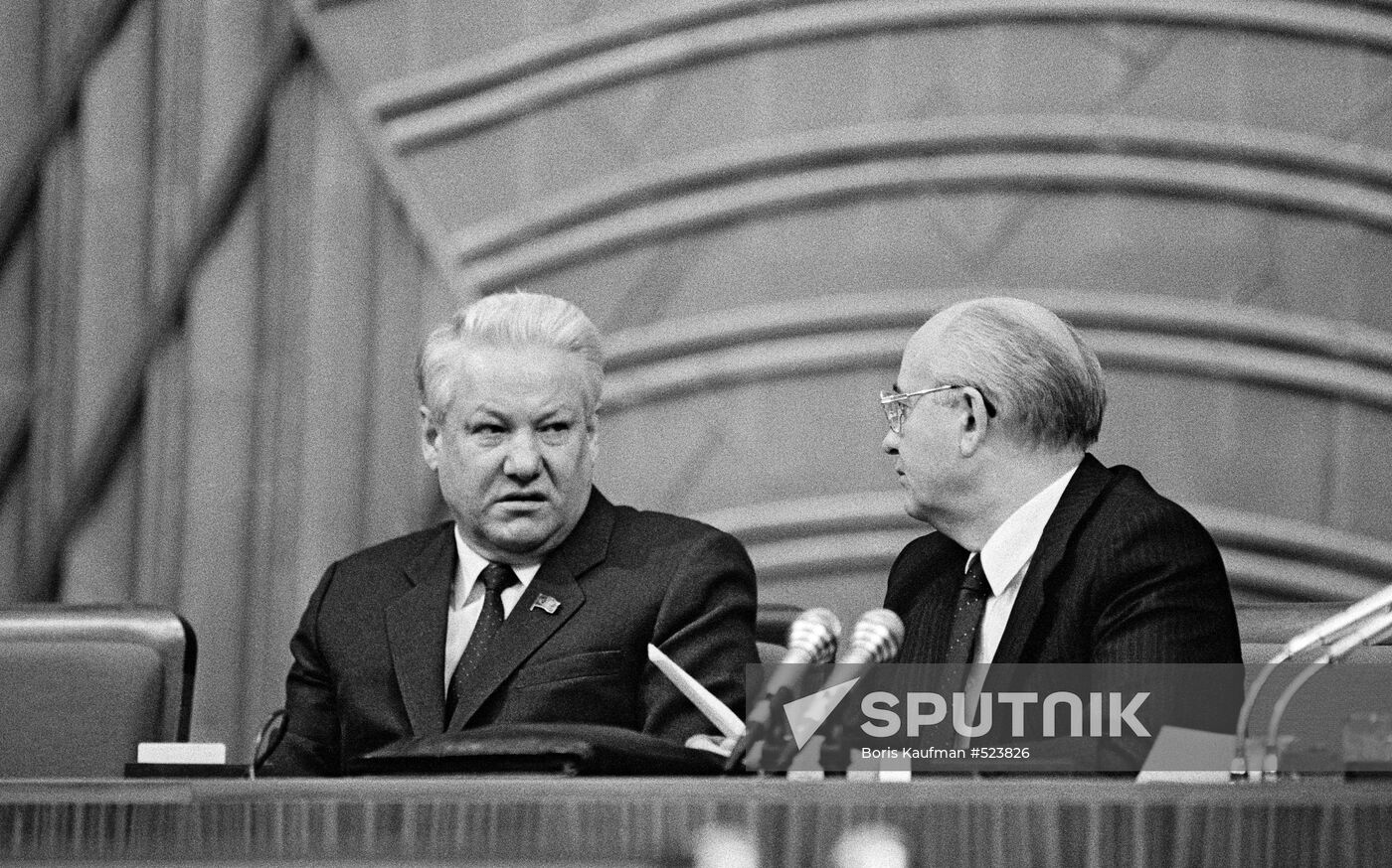 Boris Yeltsin, Mikhail Gorbachev