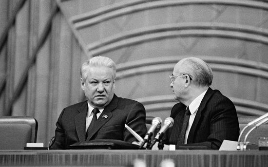Boris Yeltsin, Mikhail Gorbachev