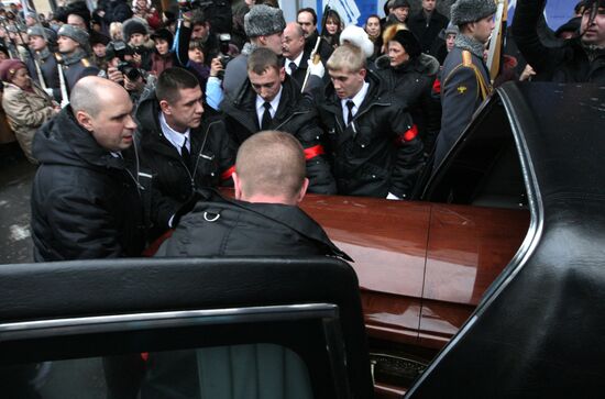Paying last respects to actor Vyacheslav Tikhonov
