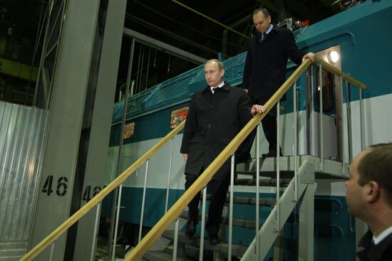 Vladimir Putin visits Urals Railway Engineering Plant