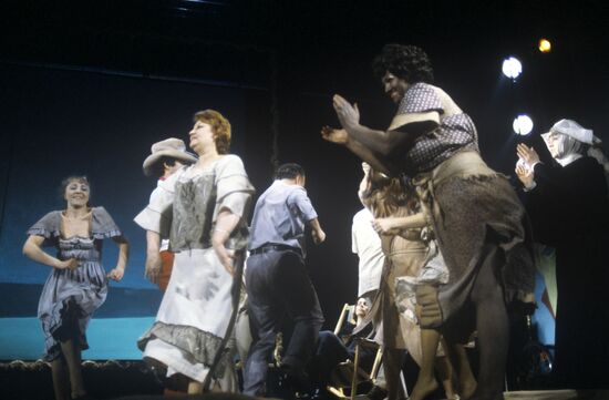 Play Chronicle of a Death Foretold