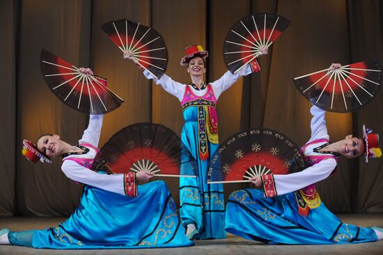The Korean dance "Sanchonga"