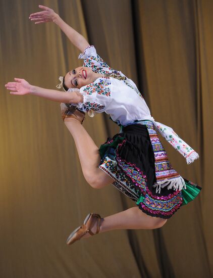 Moldovan mock dance "Tabacheriasca"