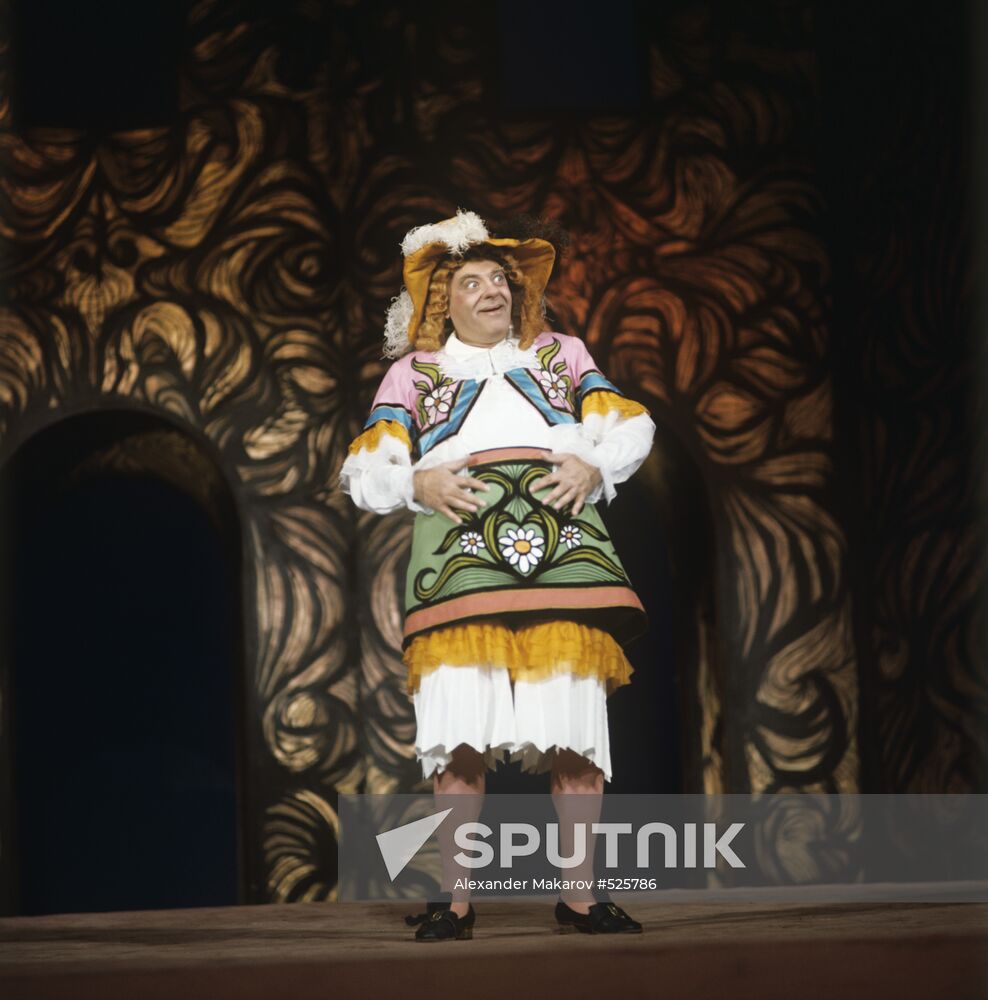 Vladimir Etush as Monsieur Jourdain in play
