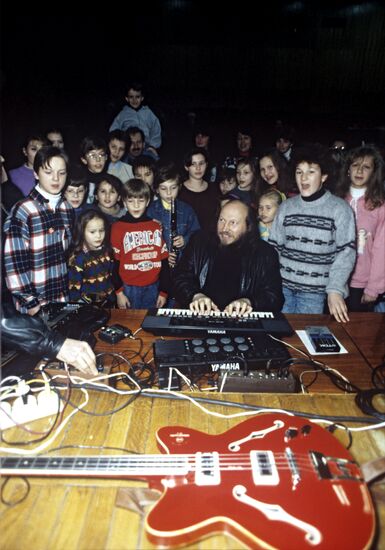 Sergei Vladimirsky rehearsing with Grenadita