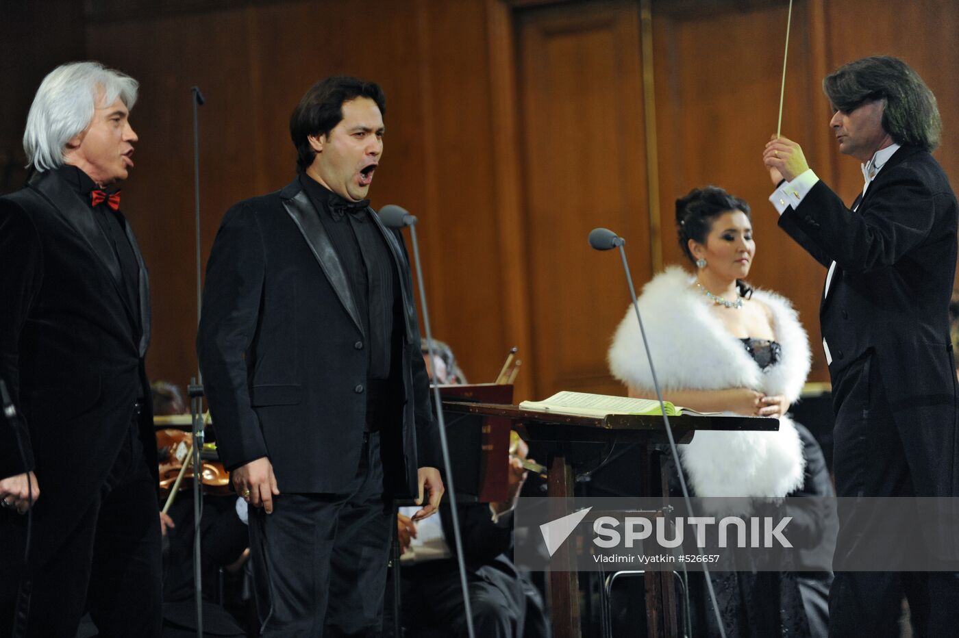 Dmitri Hvorostovsky gives concert at Moscow State Conservatory