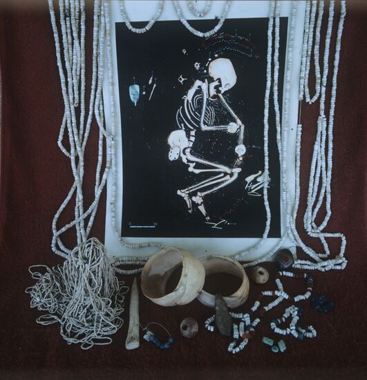 Drawing of Tsarina Sarazma's burial and entombment adornments