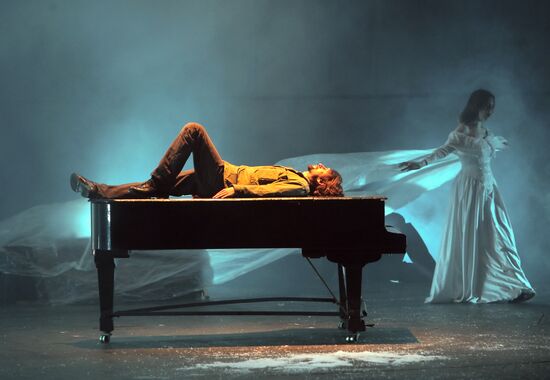 Andrei Moguchy's stage production Between the Wolf and the Dog