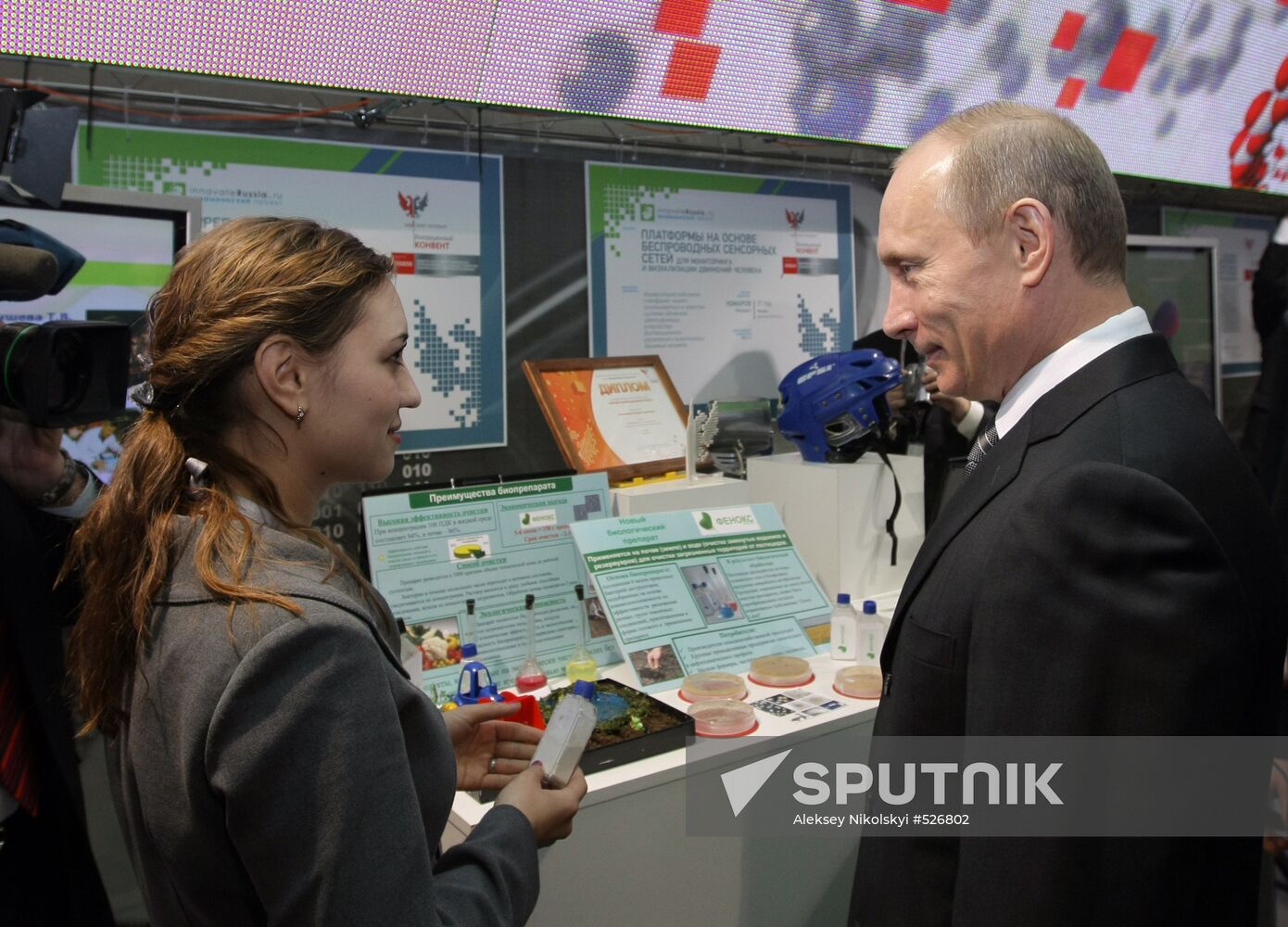 Vladimir Putin visits youth innovation convent