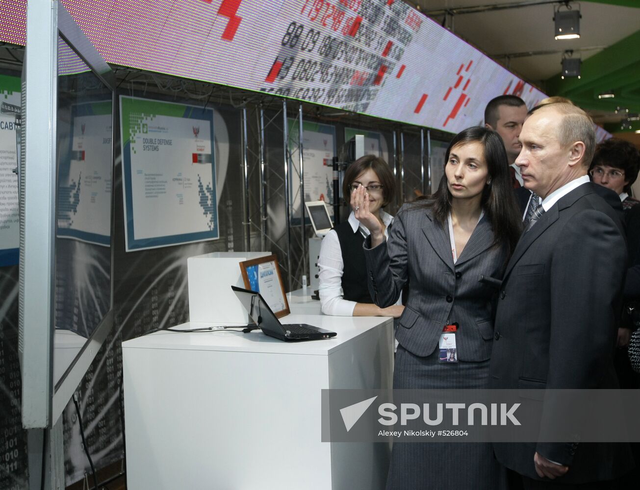 Vladimir Putin visits youth innovation convent