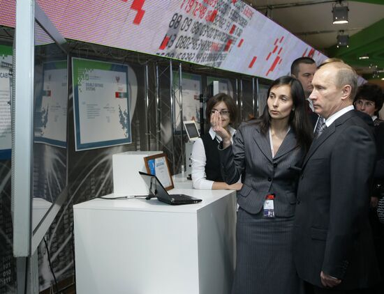 Vladimir Putin visits youth innovation convent