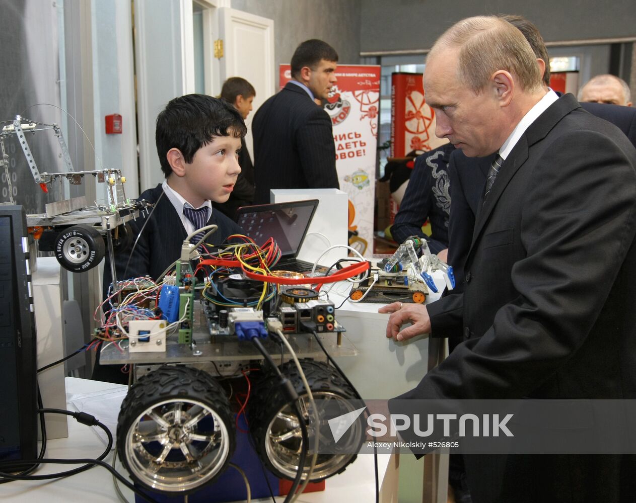 Vladimir Putin visits youth innovation convent