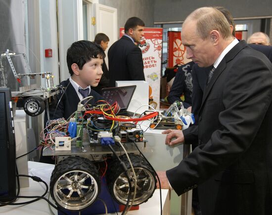 Vladimir Putin visits youth innovation convent