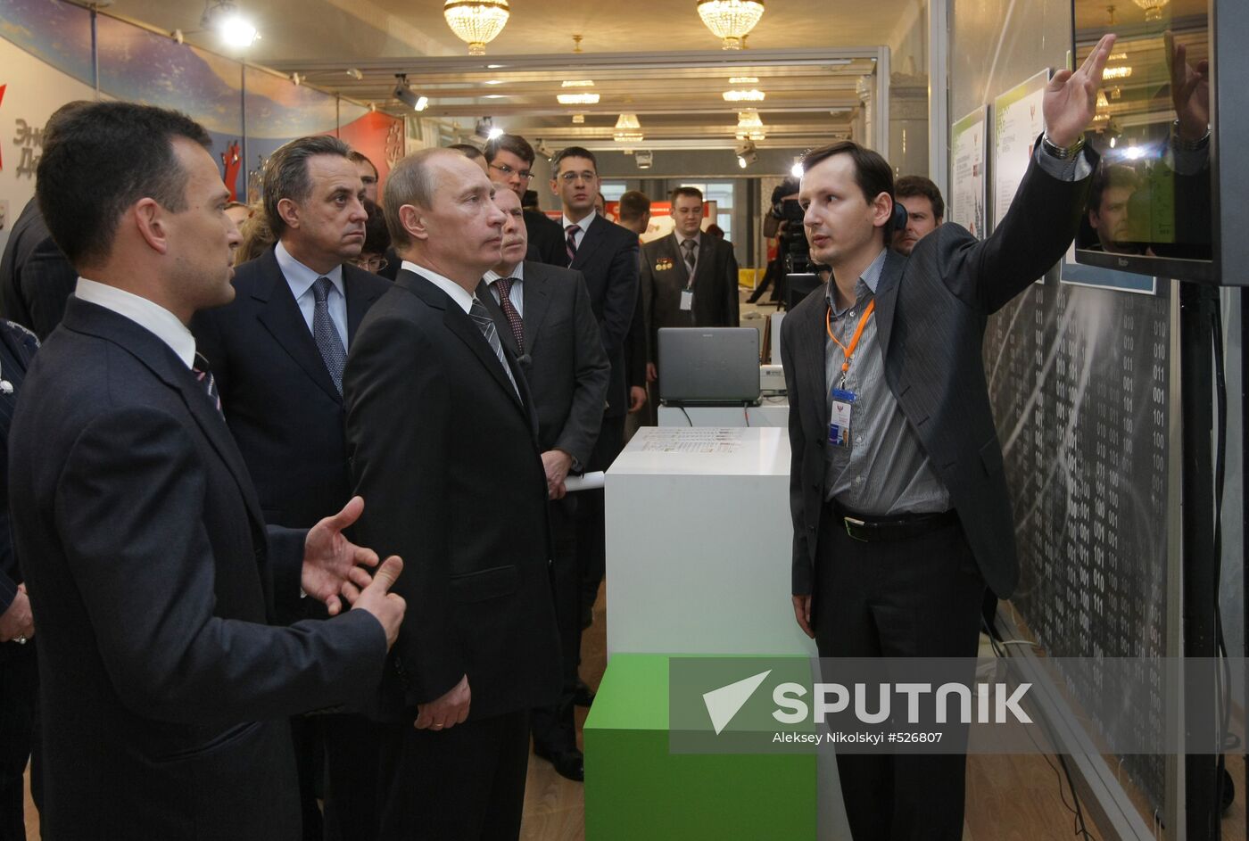 Vladimir Putin visits youth innovation convent