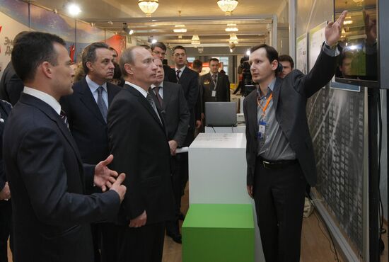 Vladimir Putin visits youth innovation convent