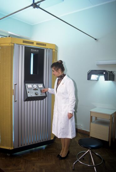 Ultraviolet irradiation box