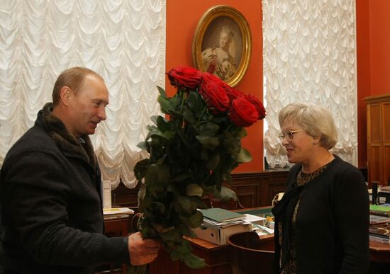 Vladimir Putin congratulates Alisa Freindlikh