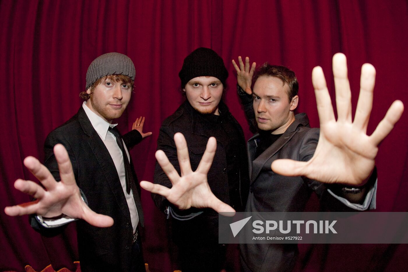 Magicians Brothers Safronov perform Houdini's stunt in Moscow