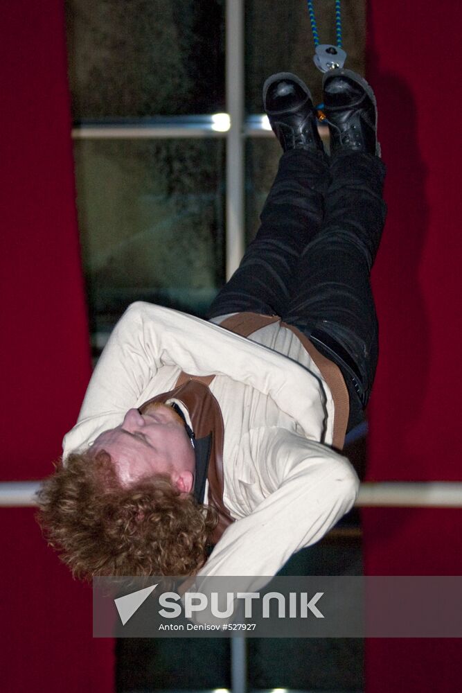 Magicians Brothers Safronov perform Houdini's stunt in Moscow