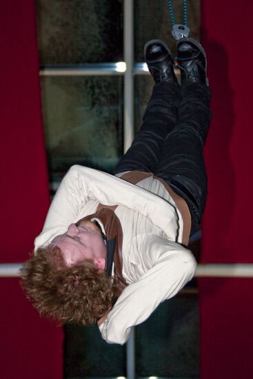 Magicians Brothers Safronov perform Houdini's stunt in Moscow