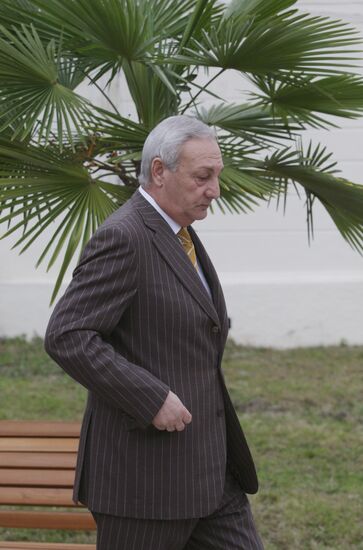 Sergei Bagapsh sweeps Abkhaz presidential election
