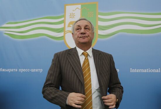 Sergei Bagapsh sweeps Abkhaz presidential election