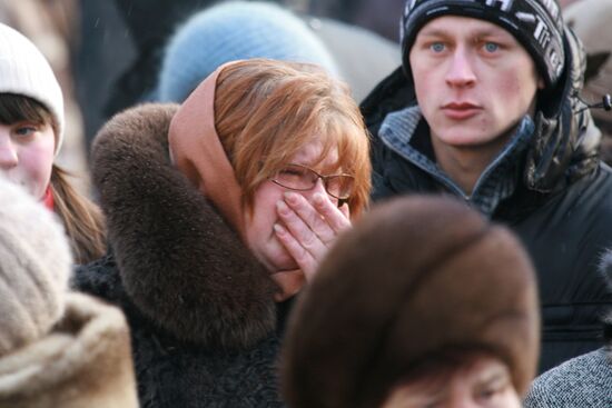 Perm residents pay tribute to victims of fire at nightclub