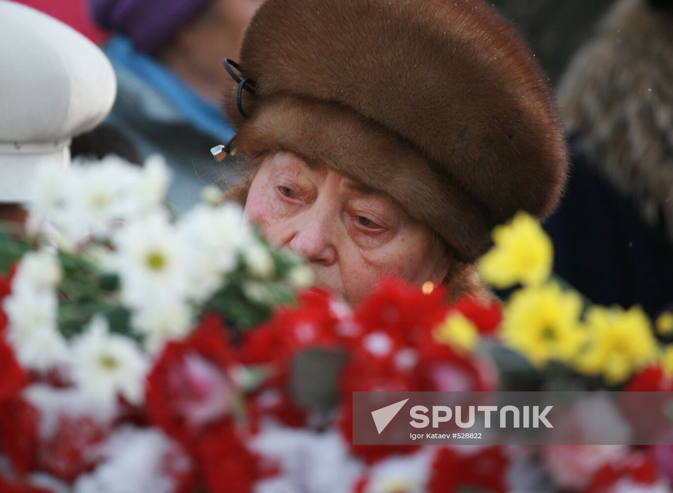 Perm residents pay tribute to victims of fire at nightclub