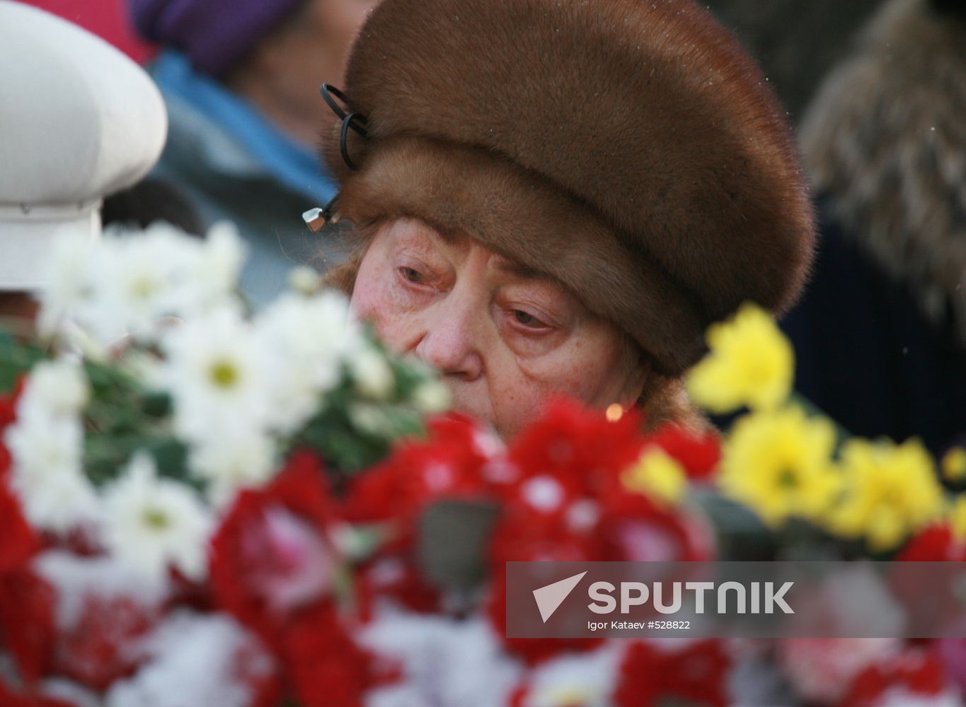 Perm residents pay tribute to victims of fire at nightclub