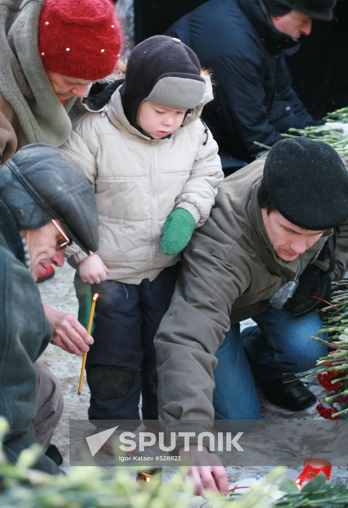 Perm residents pay tribute to victims of fire at nightclub