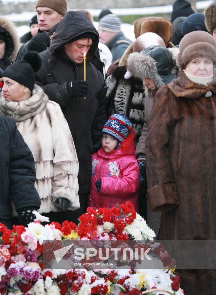 Perm residents pay tribute to victims of fire at nightclub