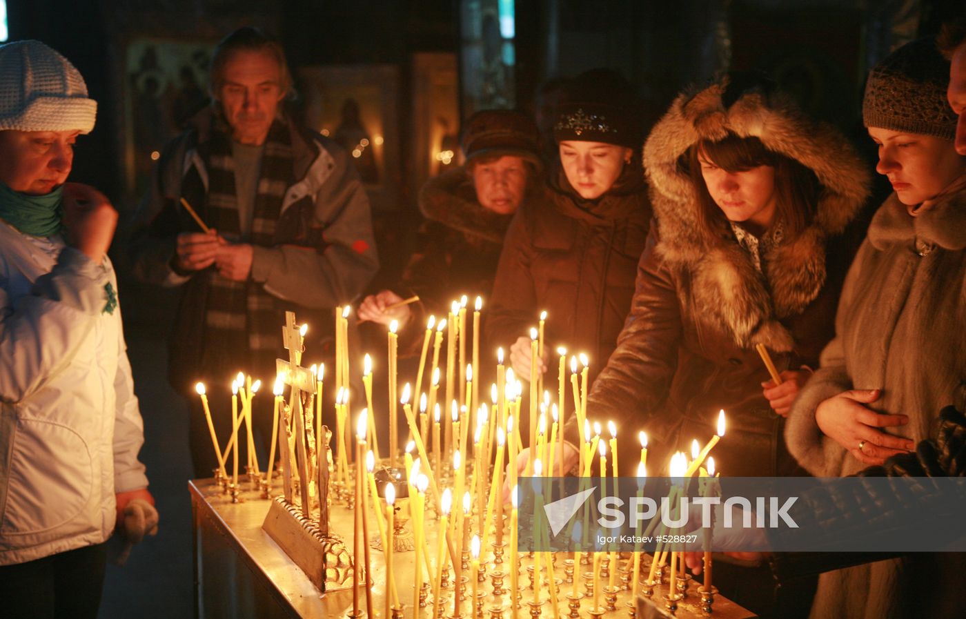 Service at Perm Cathedral for victims of nightclub fire