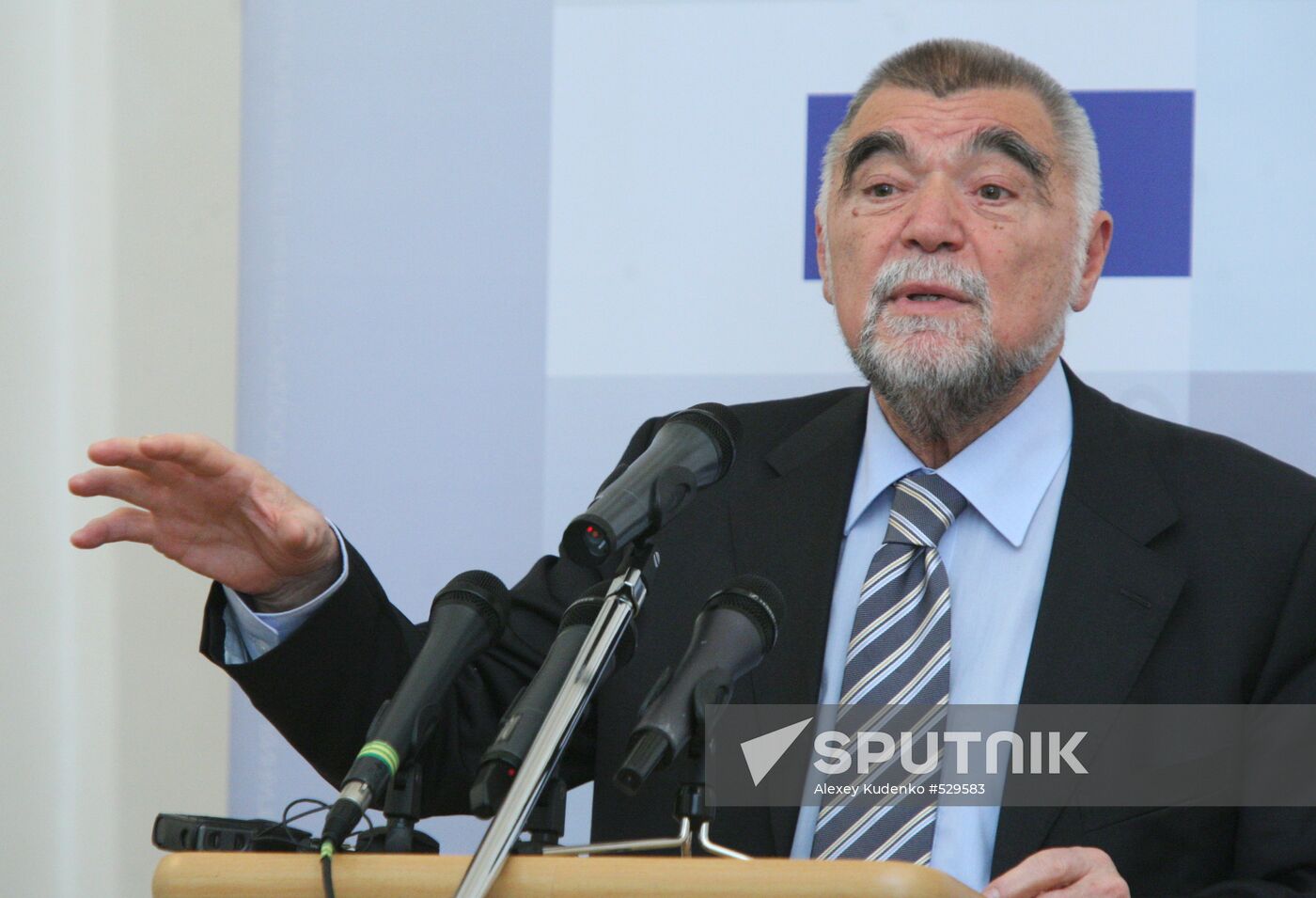 Croatian President Stjepan Mesic gives lecture in Moscow