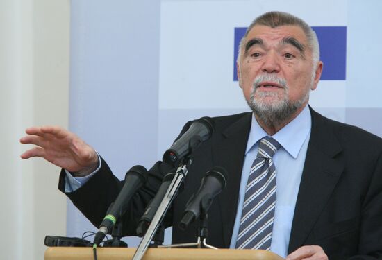 Croatian President Stjepan Mesic gives lecture in Moscow
